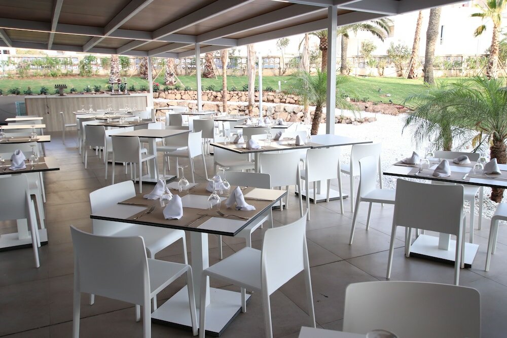 Фото Hotel Roquetas El Palmeral by Pierre & Vacances