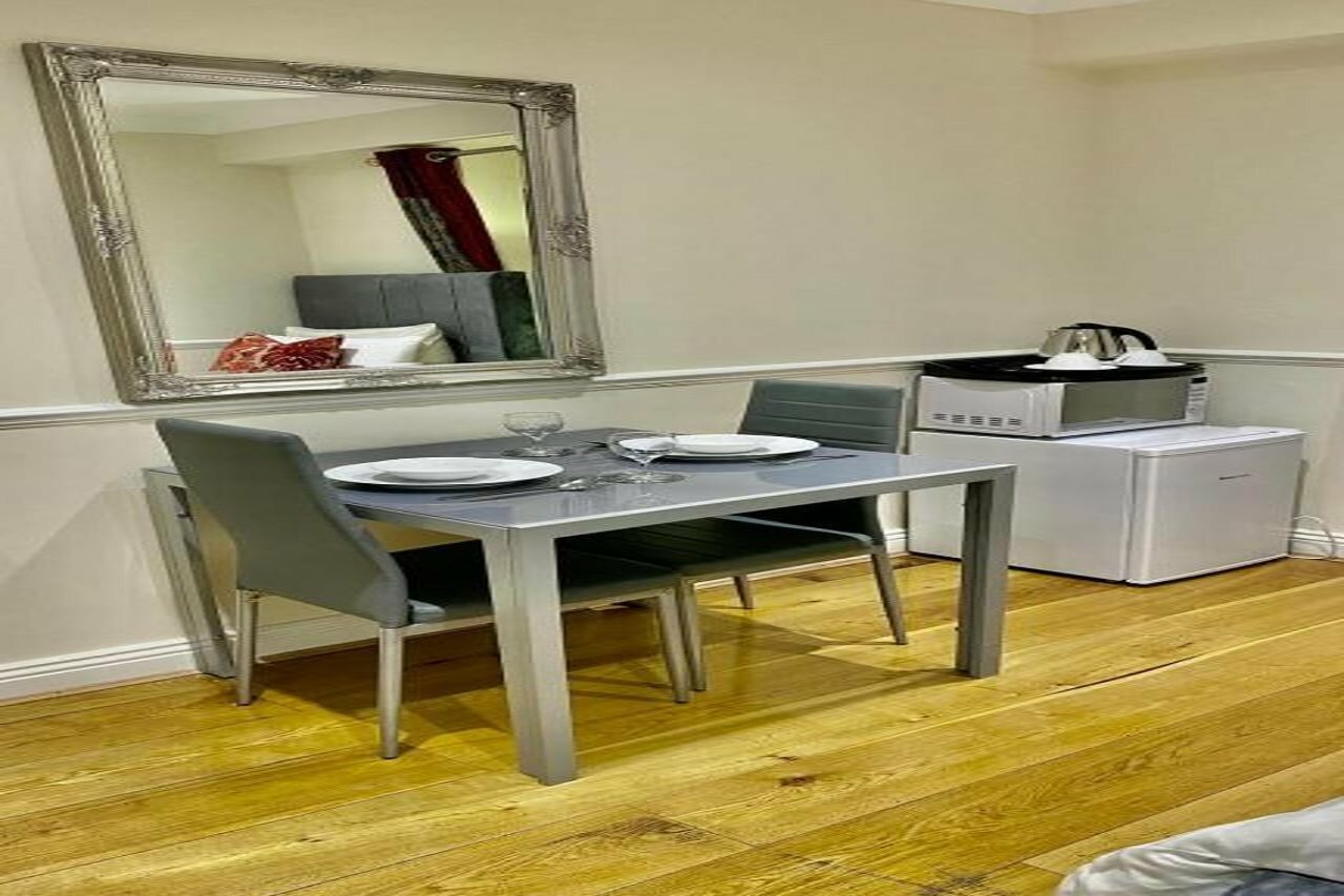 Фото Classic Hyde Park Hotel