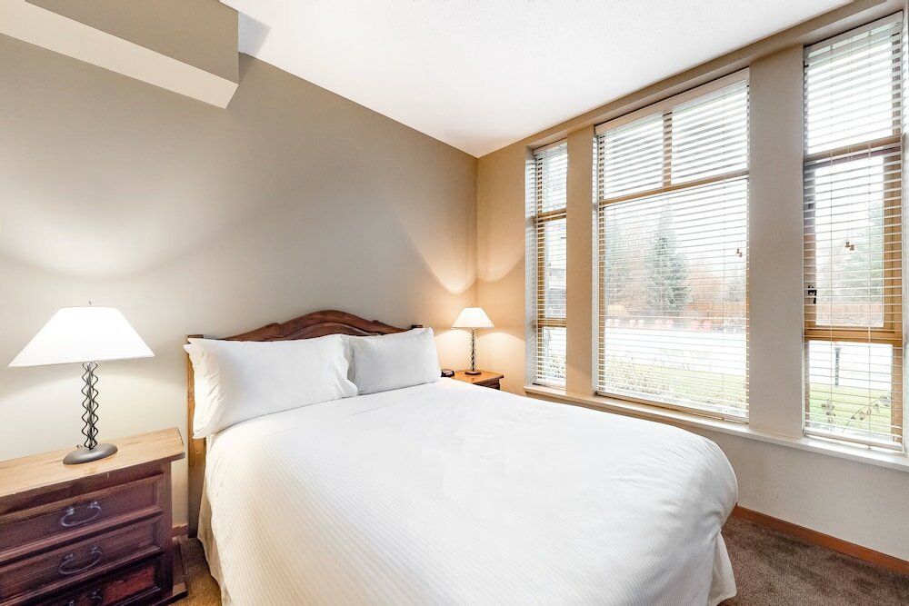 Фото Whistler Cascade Lodge