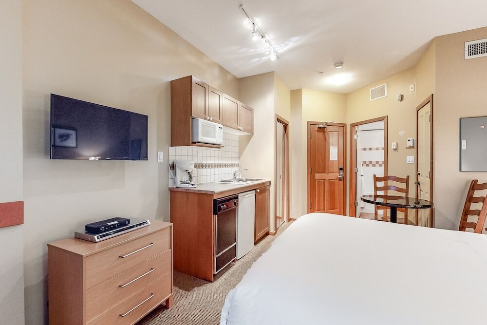 Фото Whistler Cascade Lodge