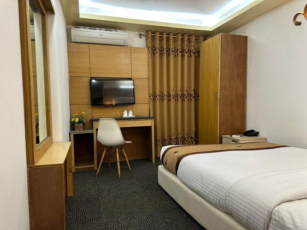 Фото Ambassador Hotel