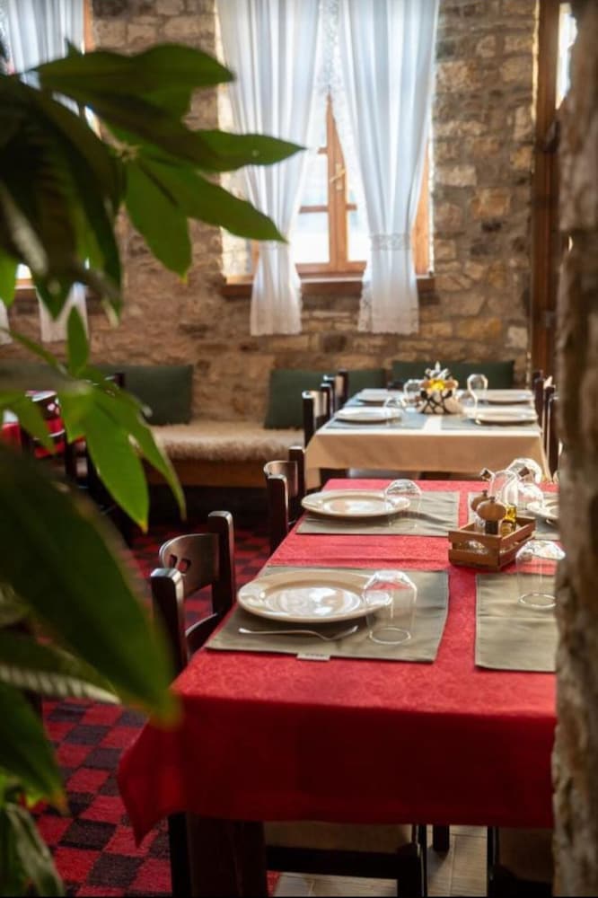 Фото Hotel Kapllani