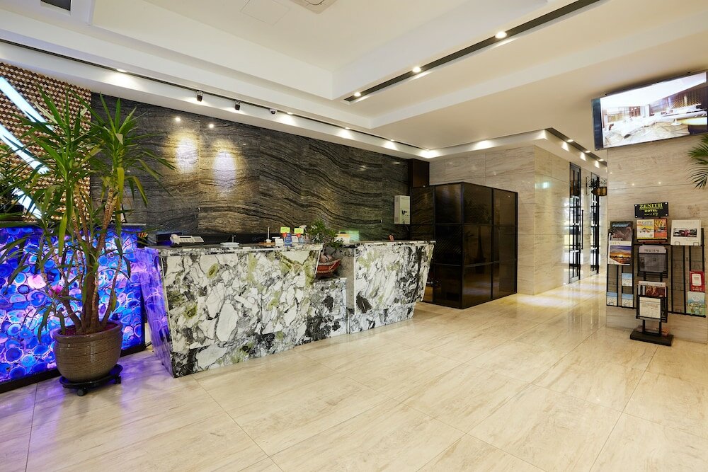 Фото Zenith Hotel