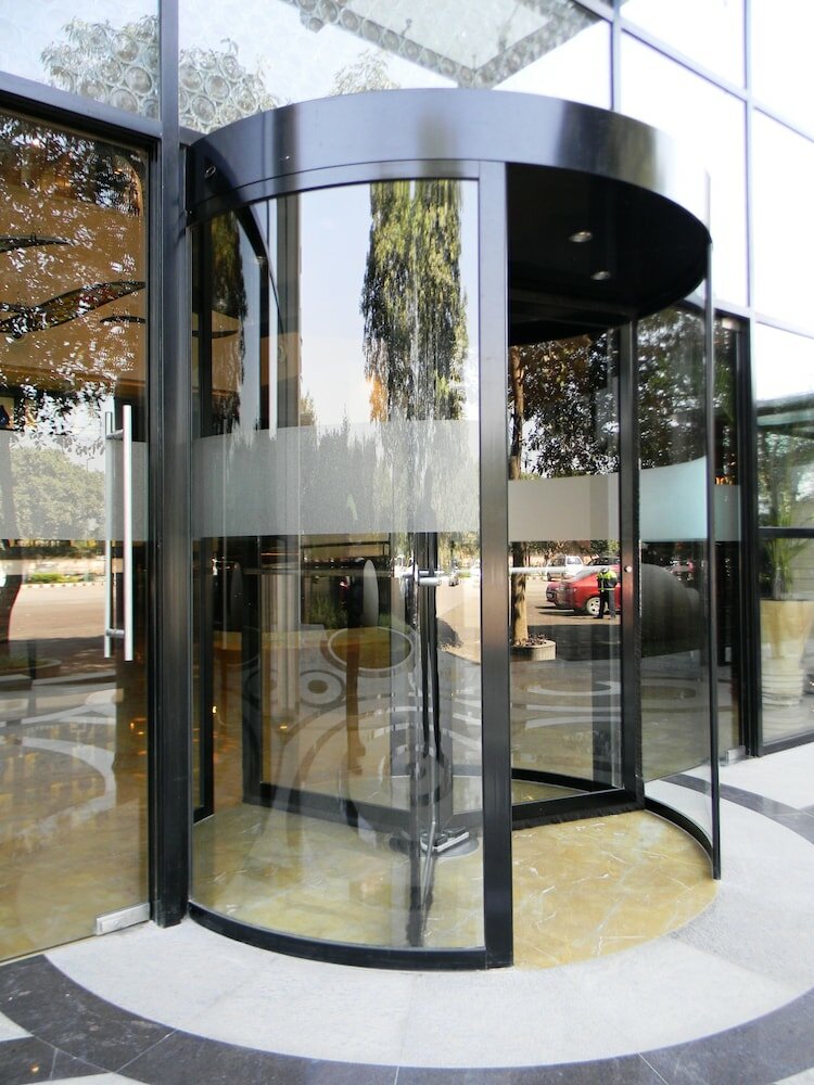 Фото Lemon Tree Premier City Center Gurugram