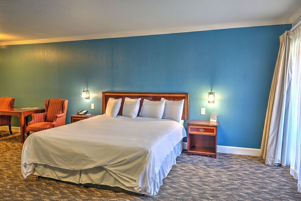 Фото Bonanza Inn & Suites