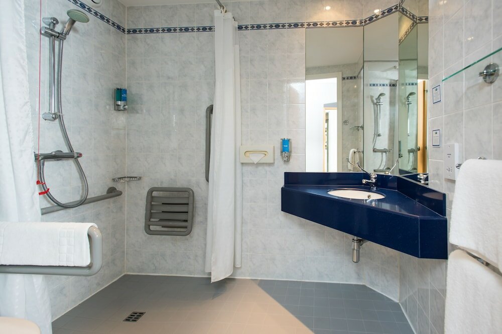 Фото Holiday Inn Express Manchester East, an Ihg Hotel