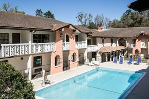 Гостиница La Casa Inn & Suites