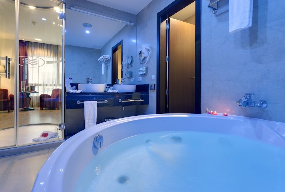 Фото Crowne Plaza Madrid Airport, an Ihg Hotel