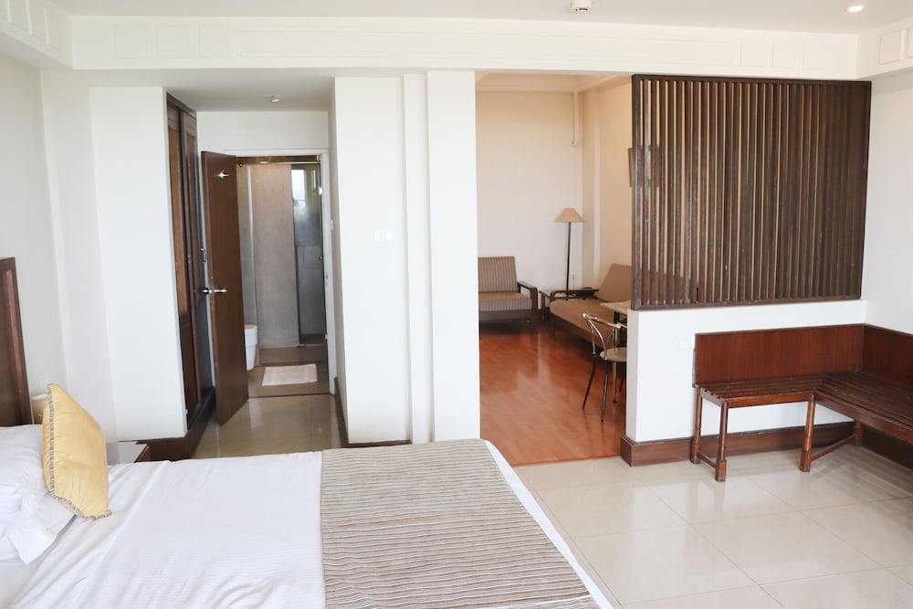 Фото Hotel Ivory Tower