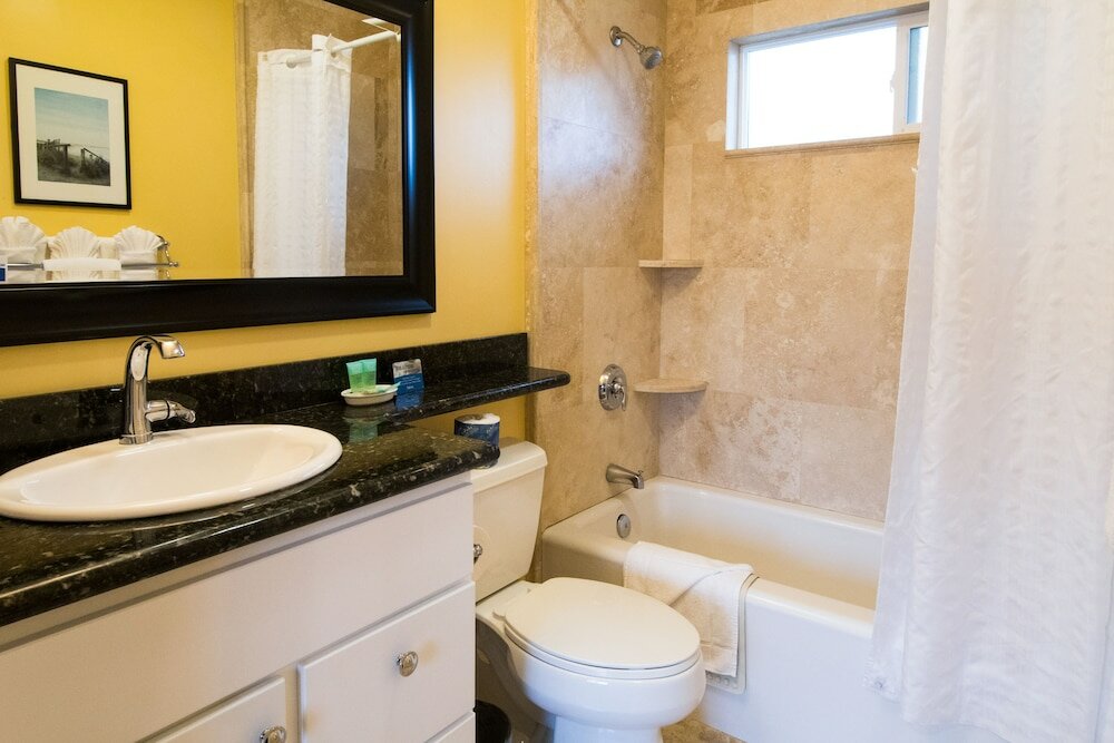 Фото Monterey Peninsula Inn