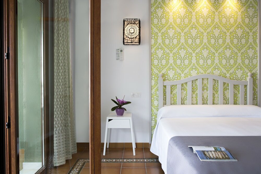 Фото Hostal Alhambra