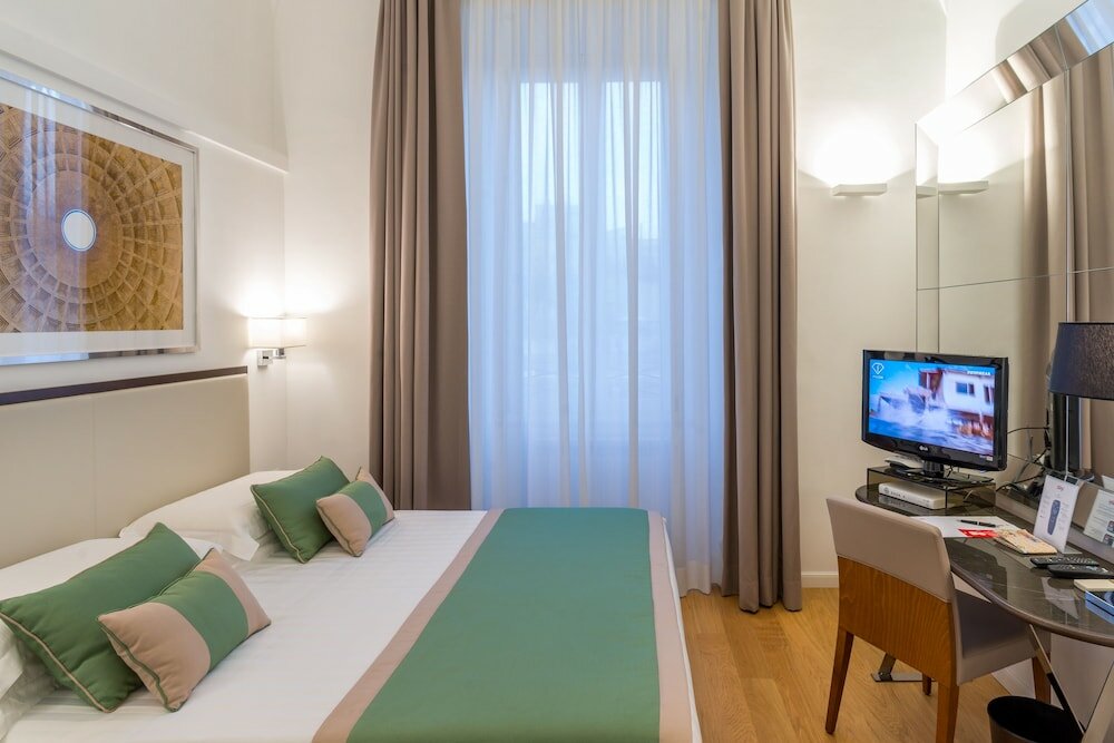 Фото Les Diamants Spanish Steps Suite