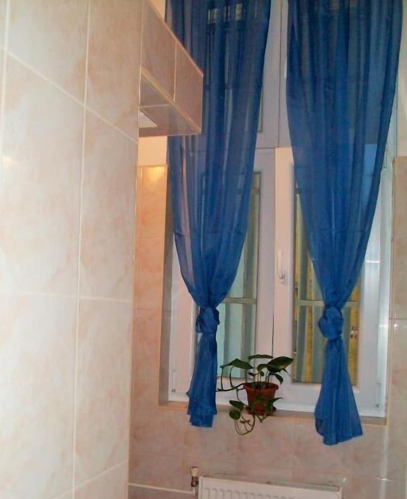 Фото Hostel Chameleon