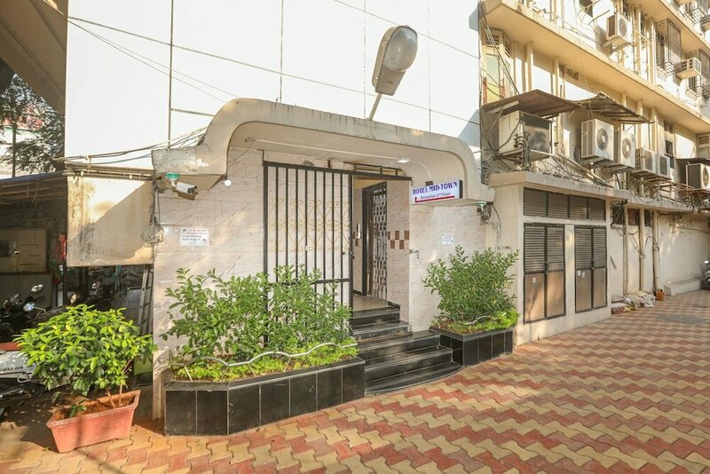 Гостиница Hotel Midtown Andheri в Мумбаи