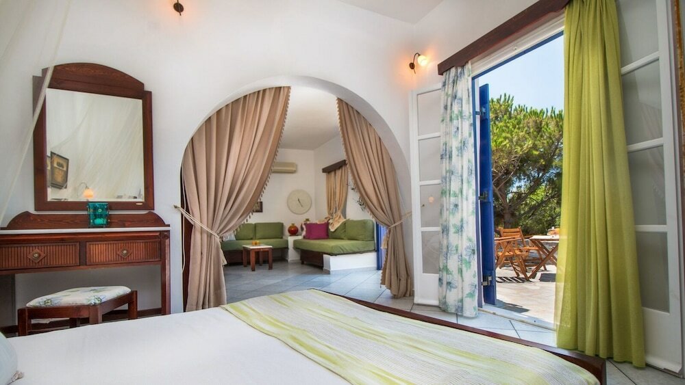 Фото Sun Rock Boutique Suites