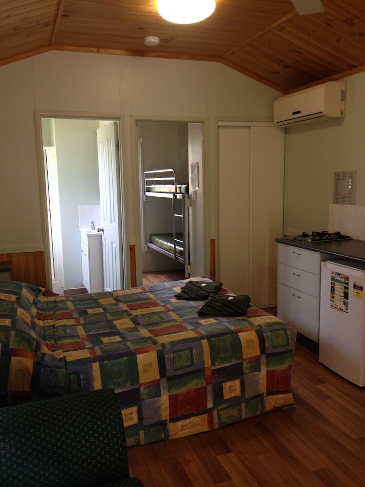 Фото Riverside Tourist Park