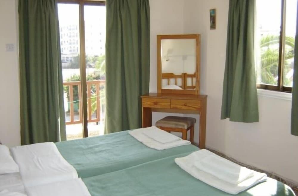 Фото Maricosta Hotel Apartments