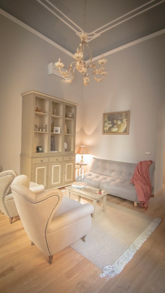 Фото Breathtaking 4bd Apt 5min Walk to Duomo