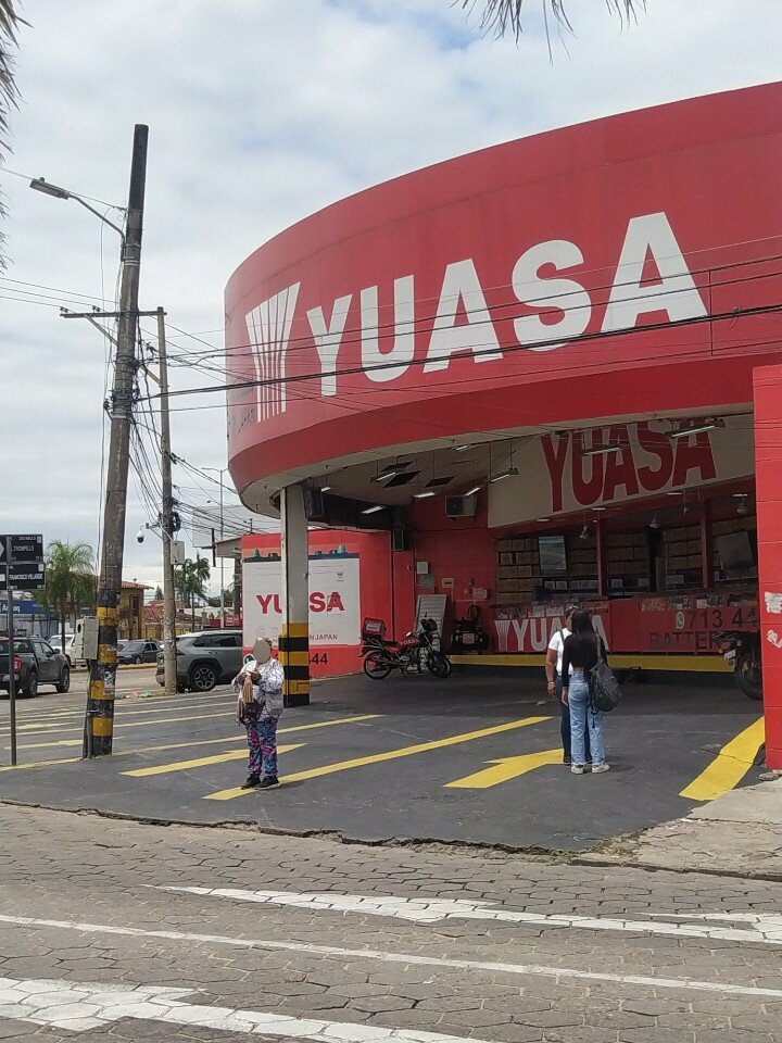 Batteries and chargers Yuasa, Santa Cruz de la Sierra, photo