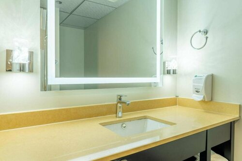 Гостиница Quality Inn Sunshine Suites в Террасе