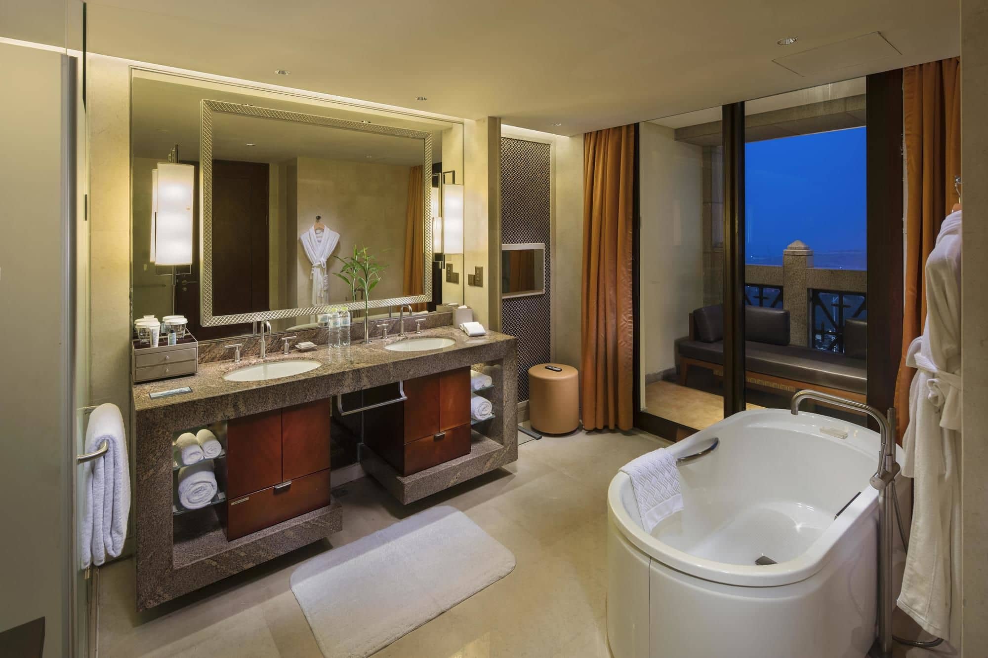 Фото Hilton Qingdao Golden Beach