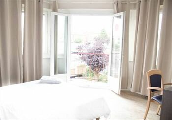 Гостиница H& xF4; tel Le Jardin в Бетюне