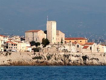 Внешний вид отеля La Garoupe Gardiole в Антибе, фото 4