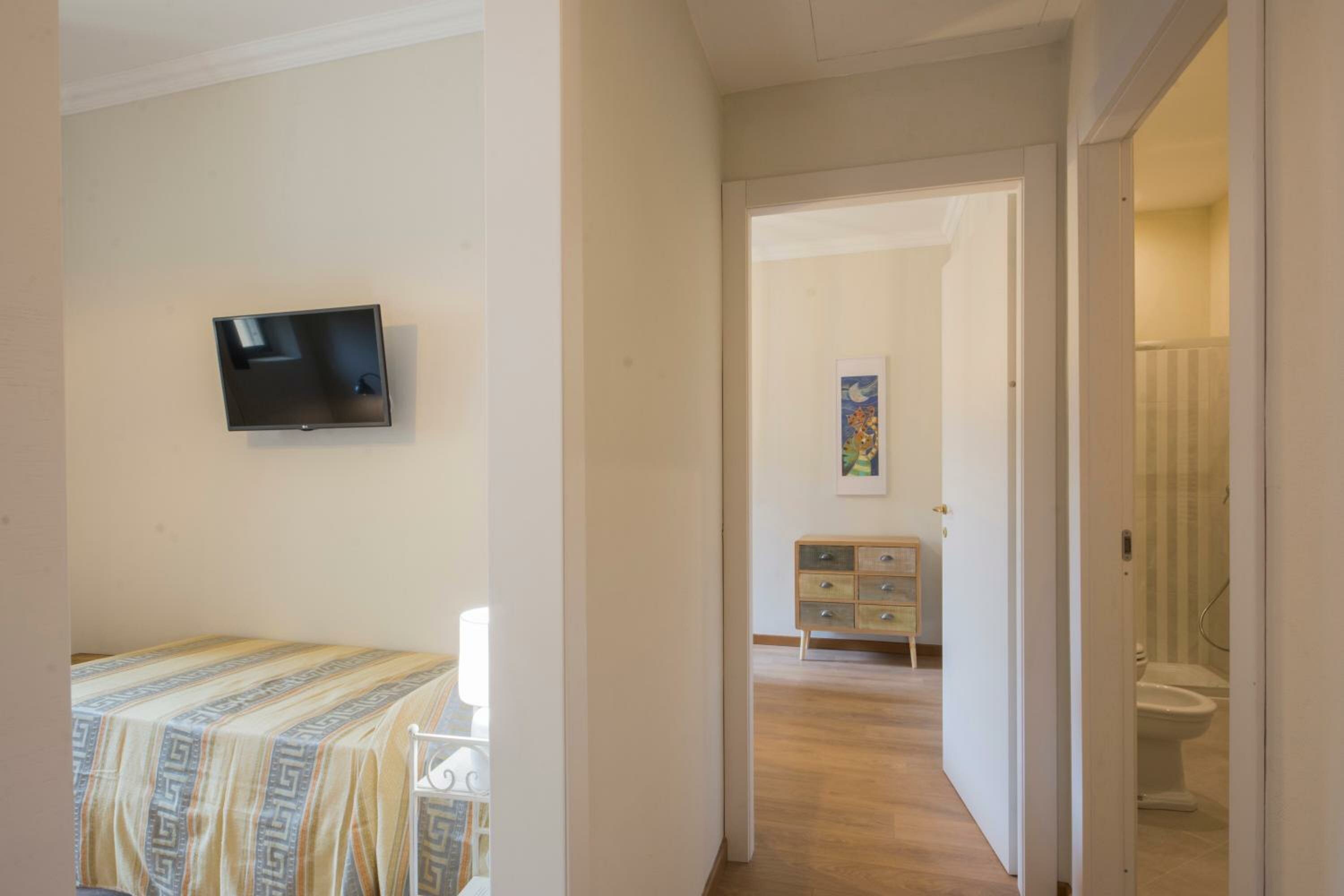 Фото Iris Apartments