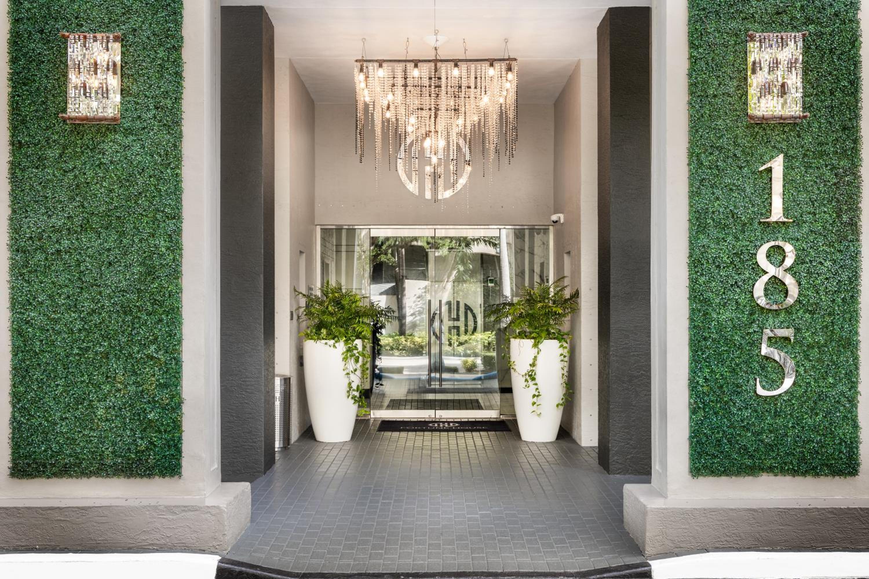 Фото Fortune House Hotel Suites