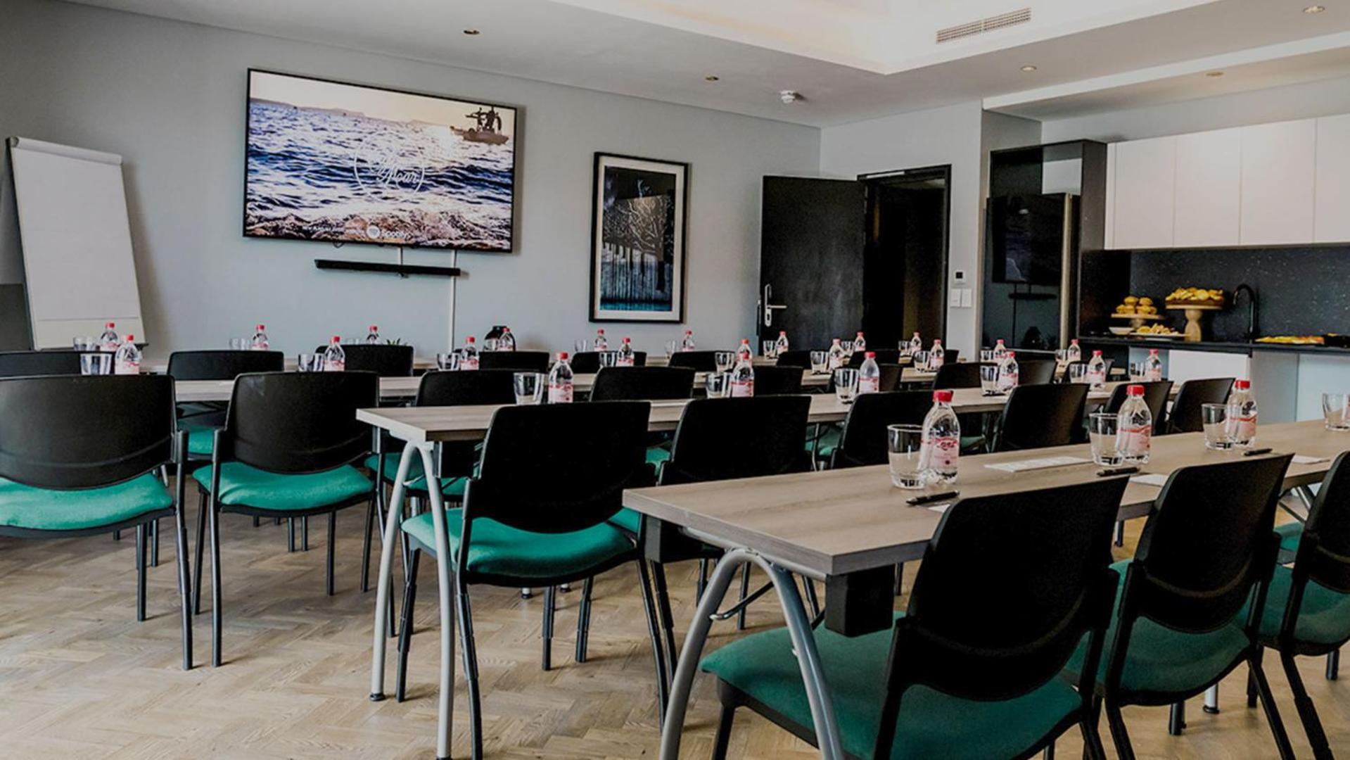 Фото The Onyx Apartment Hotel