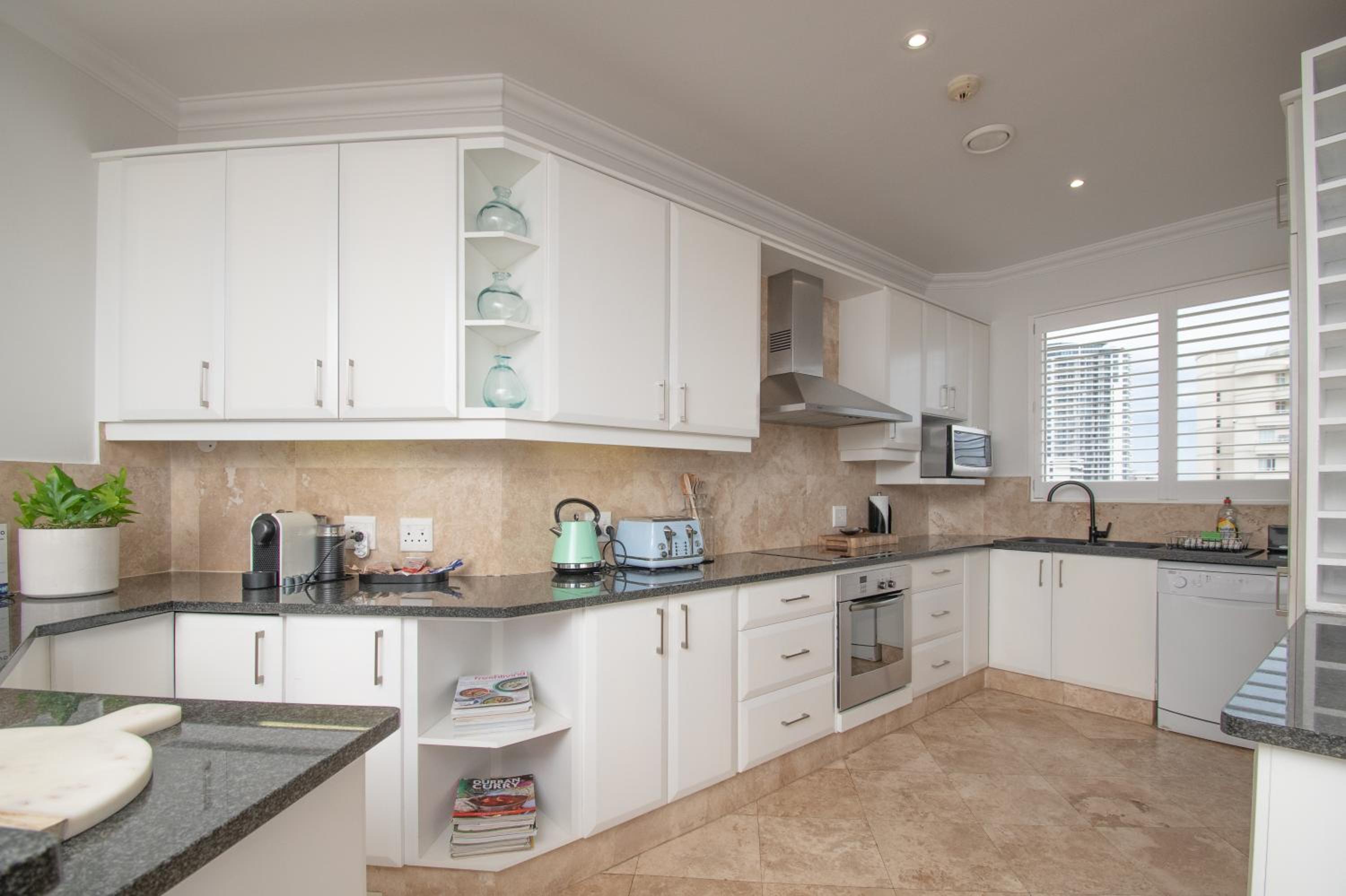 Фото 302 Oyster Schelles