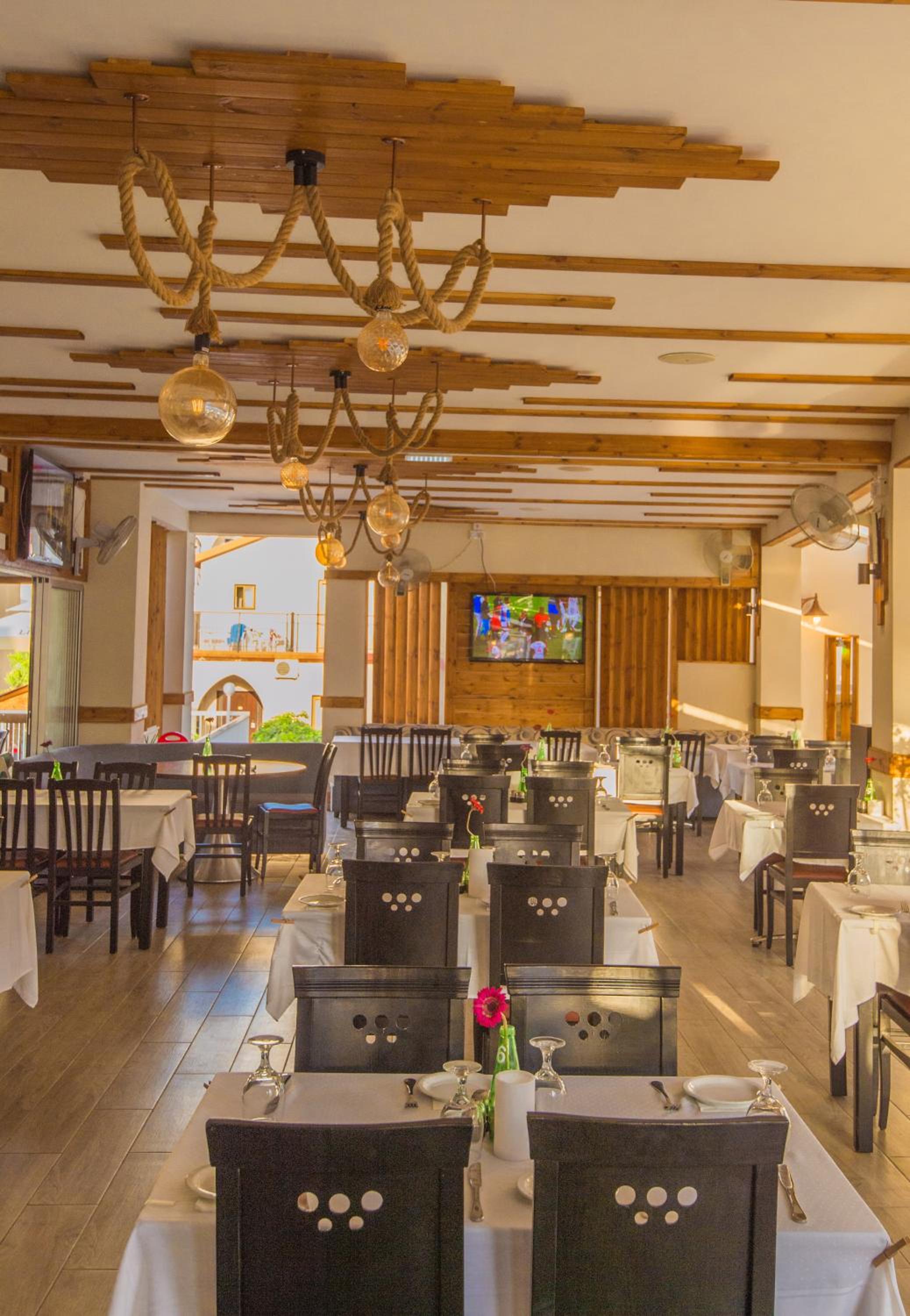 Фото Windmills Hotel Apartments