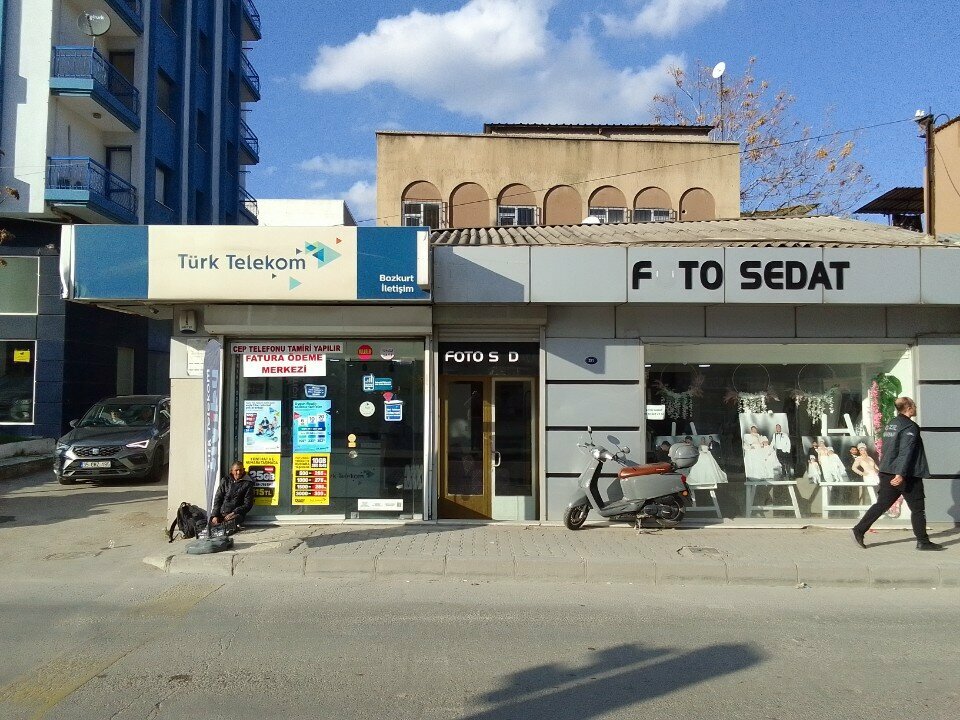 Mobile phone store Bozkurt Communication, Izmir, photo