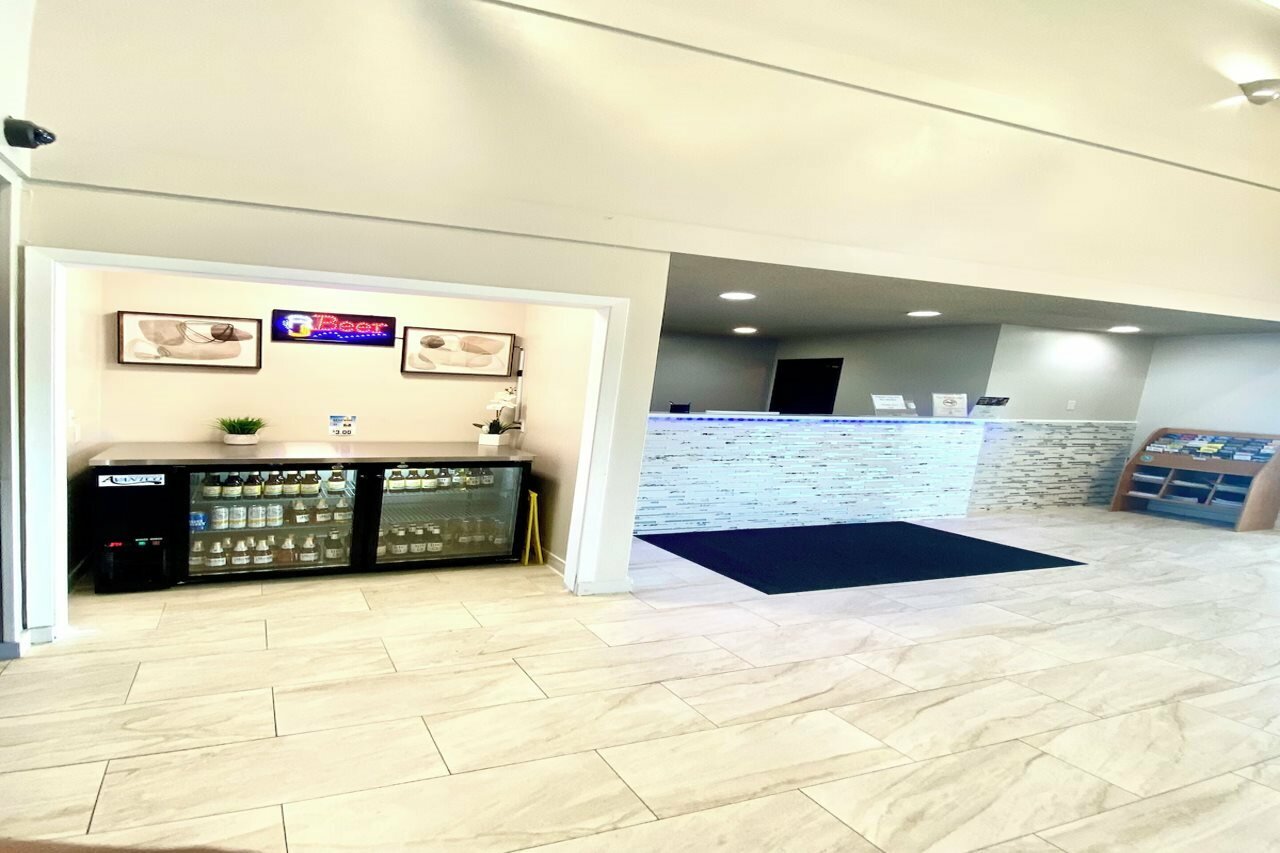 Фото Super 8 by Wyndham Oshkosh Airport