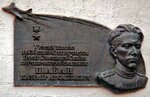 В этой школе с 1936 по 1940 гг. учился Герой Советского Союза летчик-испытатель Казимир Аркадьевич Шабан (3rd Chygunachny Lane, 14), memorial plaque, foundation stone