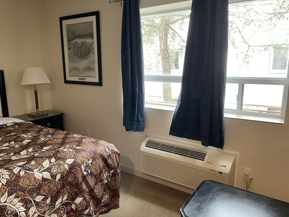 Фото Big Bird Inn Wawa, SureStay Collection by Best Western