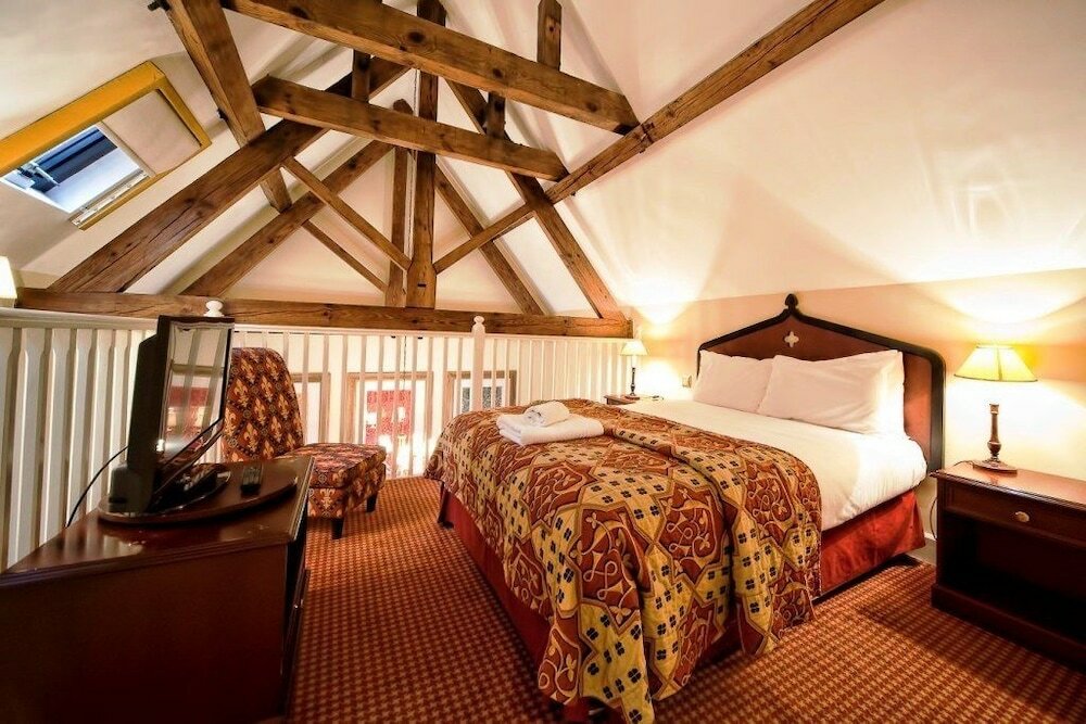 Фото Brownsover Hall Hotel