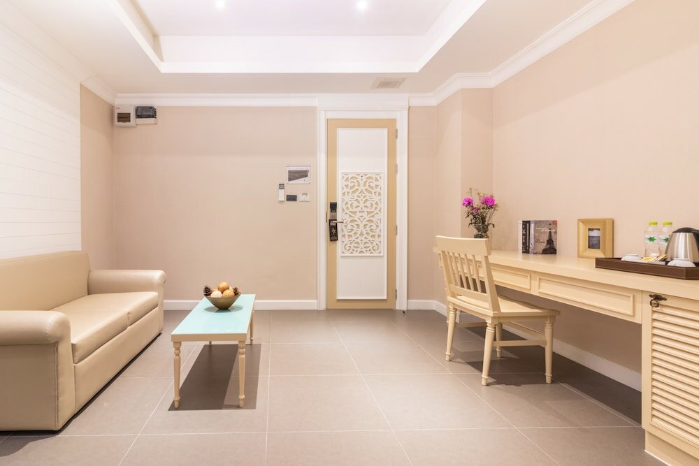 Фото The Raya Surawong Bangkok