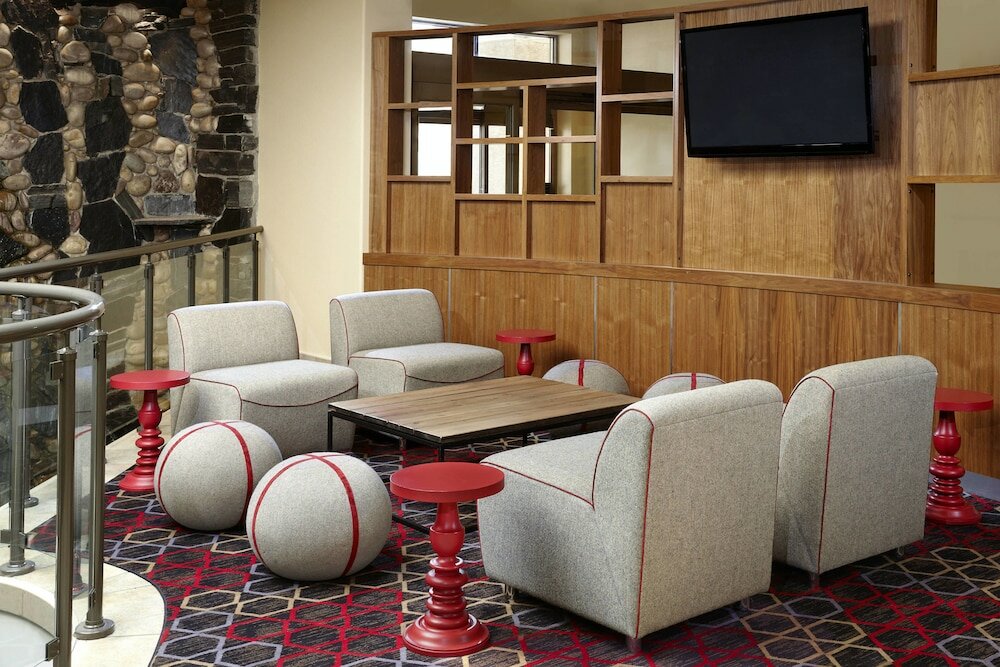 Фото Four Points by Sheraton Edmonton South