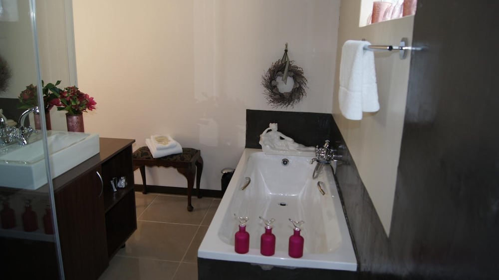 Фото Cunningham Cottage Guest House