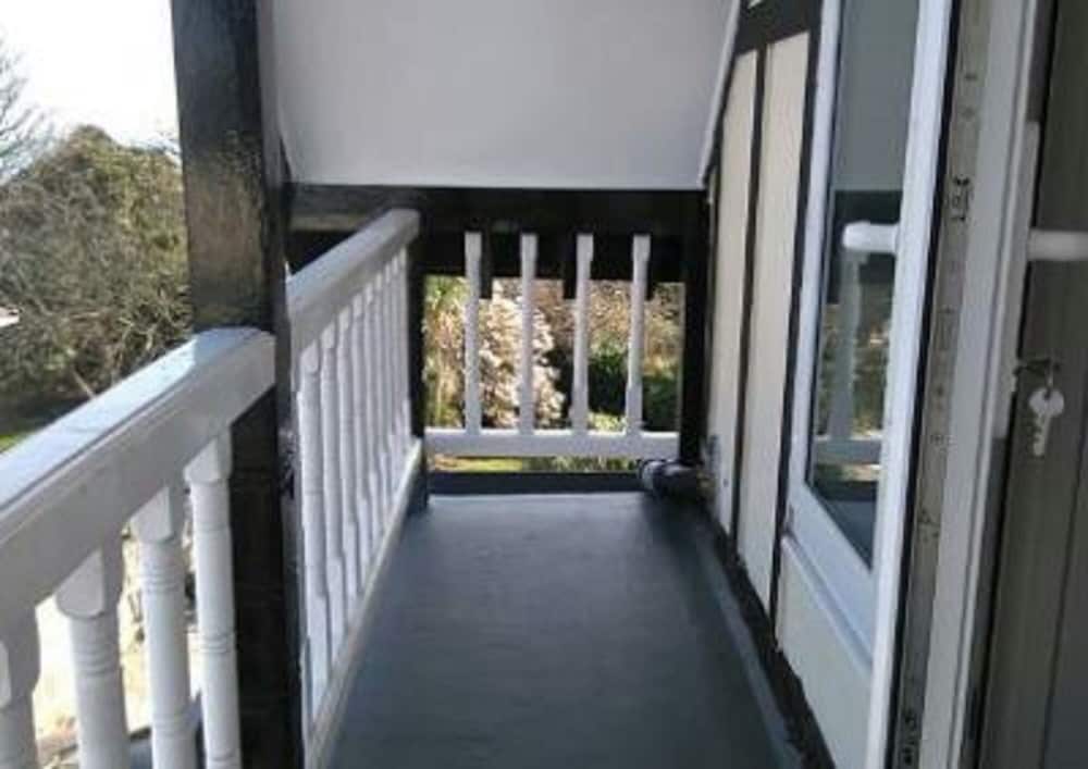 Фото Tudor Court Hotel