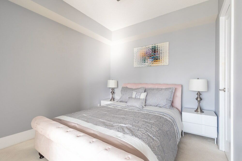 Фото Simply Comfort. Modern Downtown Apartment