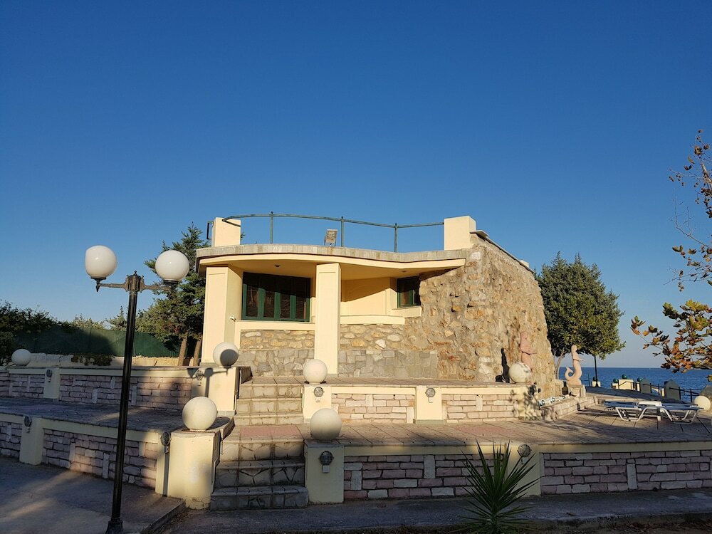 Фото Silis Beach House