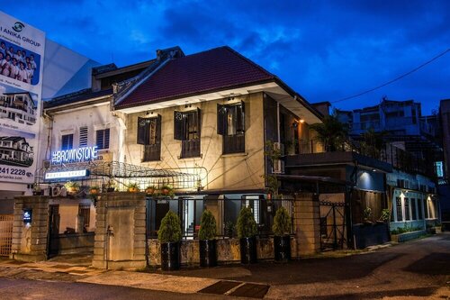 Гостиница The Brownstone Hostel & Space в Ипохе