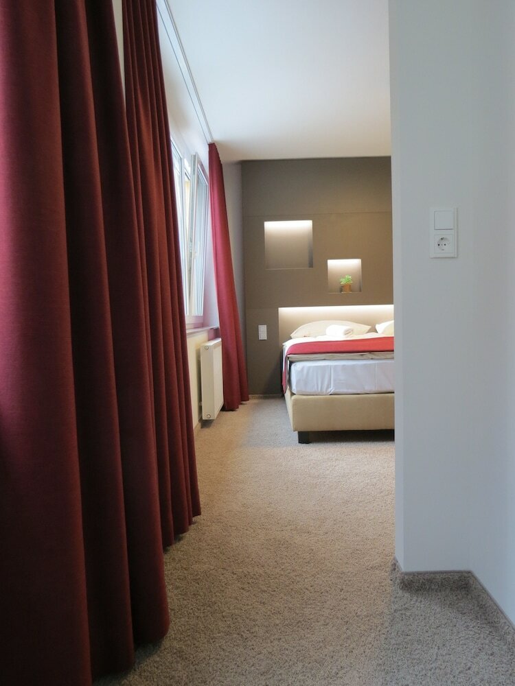 Фото Hotel Neuthor