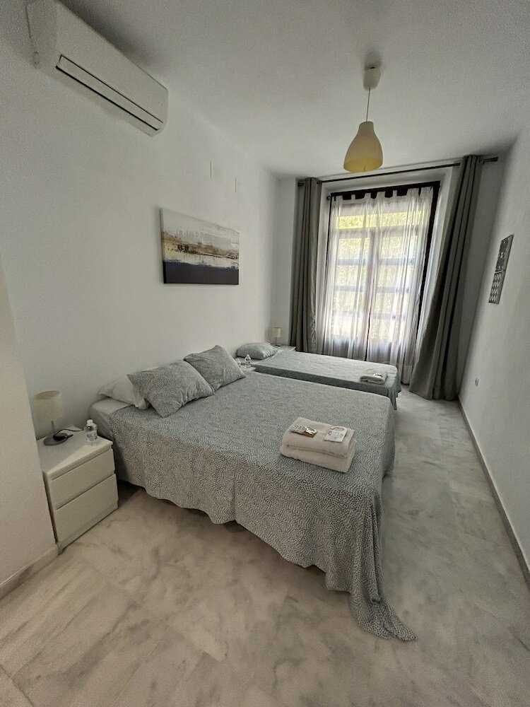 Фото The Spot Central Hostel