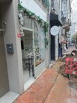 Pure White (İstanbul, Beyoğlu, Boğazkesen Cad., 88A) ، متجر الهدايا والتذكارات