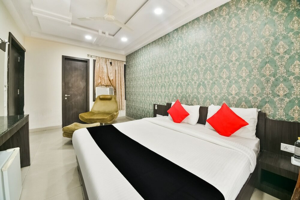 Фото Hotel Flowers Inn