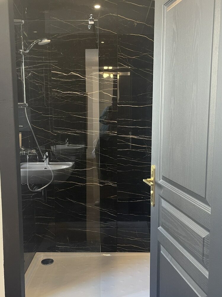 Фото The Originals Boutique, Hôtel Le Marignan, Le Havre Centre Gare