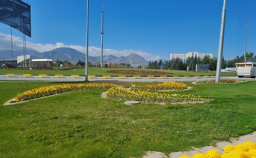 Shopping mall Miryokefalon Square, Yalvac, photo